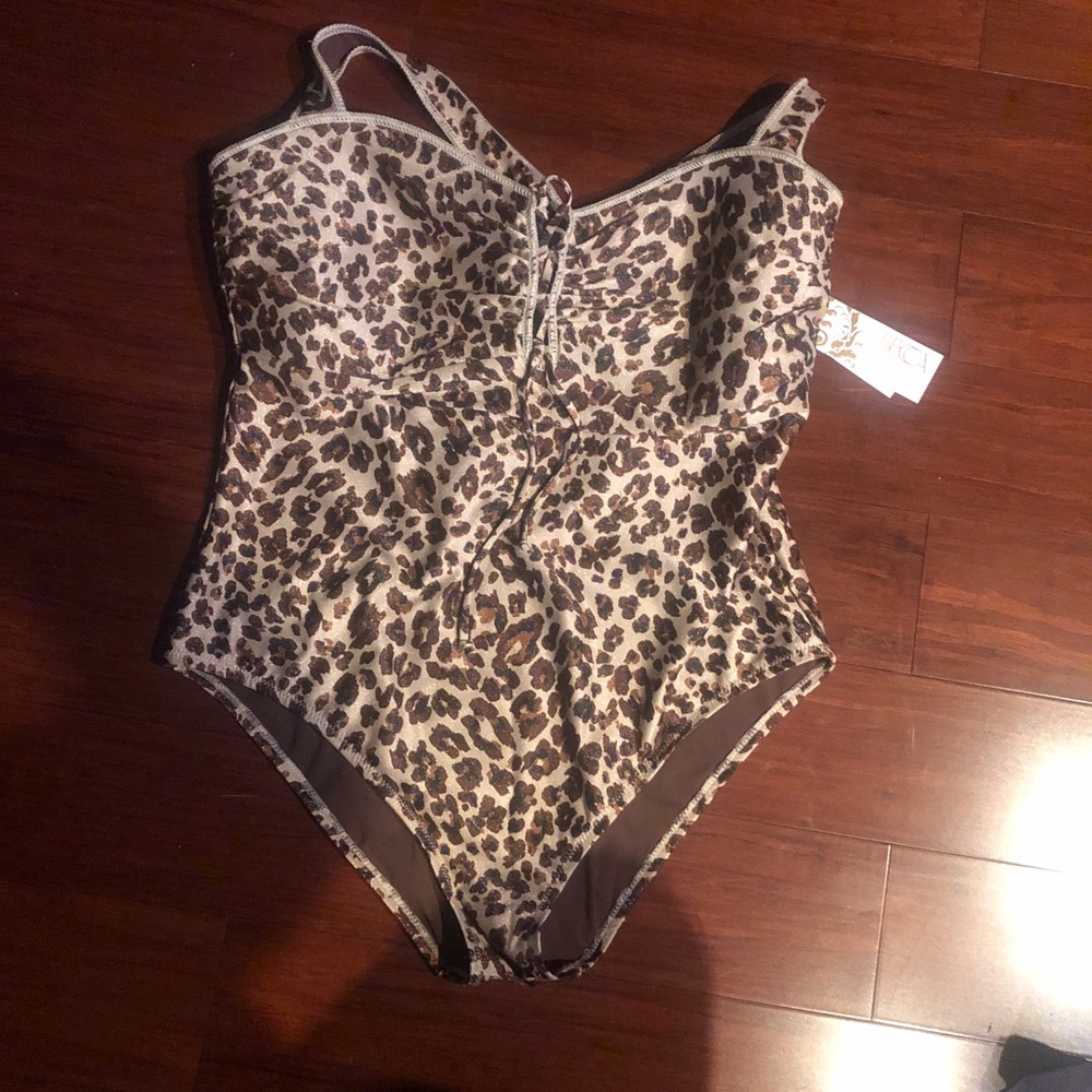 🌺Brand New🌺BECCA Etc Leopard Print Plus Size One-Piece Swimsuit - Brown/Cream
